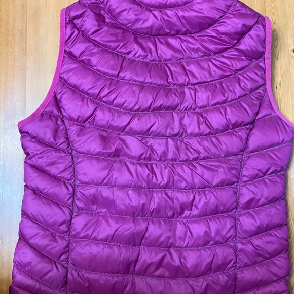 LL Bean puffy vest women’s XS petite - magenta - Picture 3 of 3